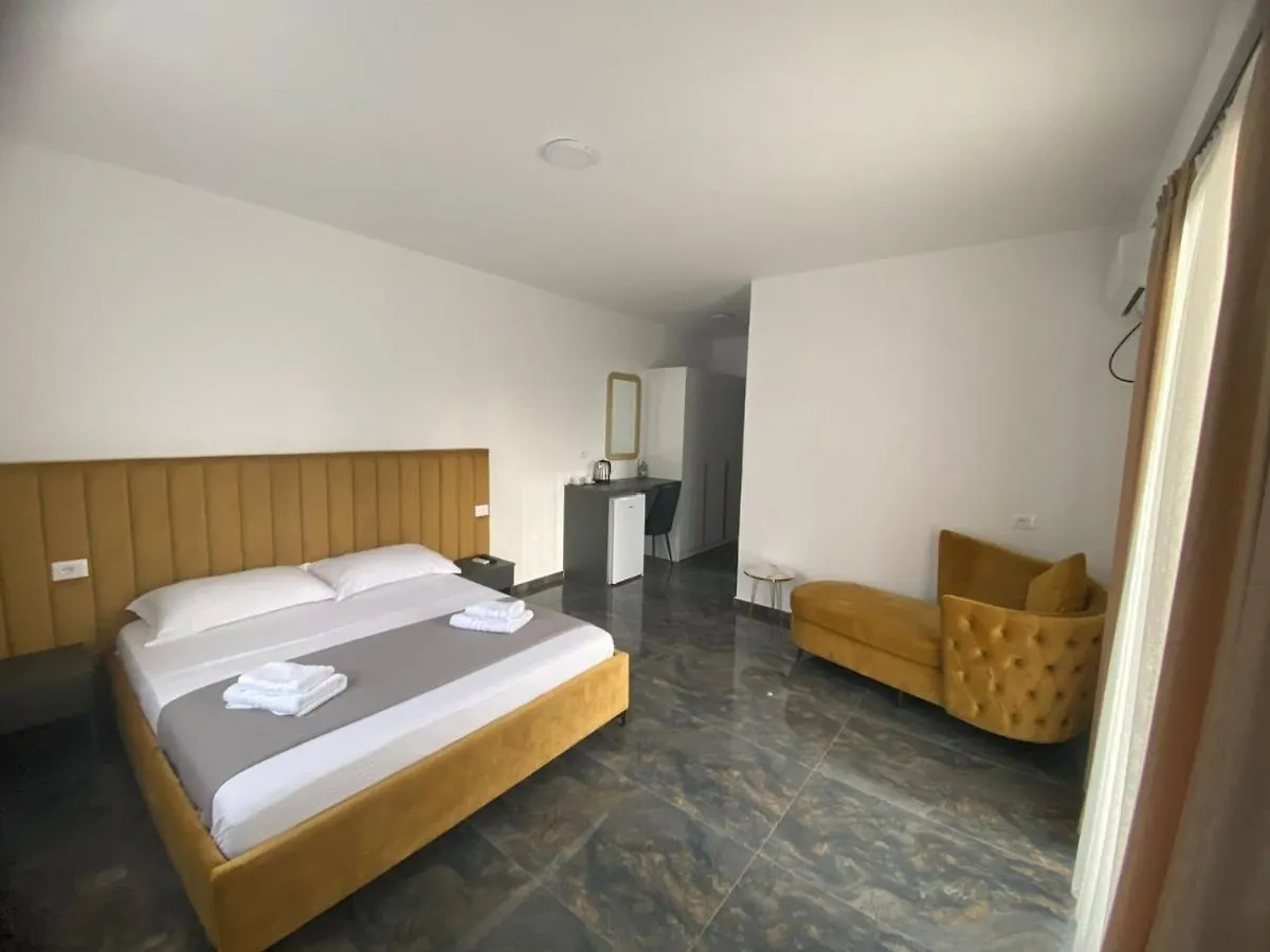 Leodori 3 Suites Shengjin Hotel