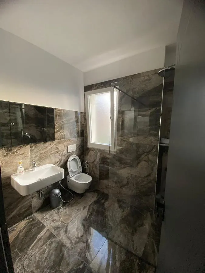 Leodori 3 Suites Shengjin Hotel