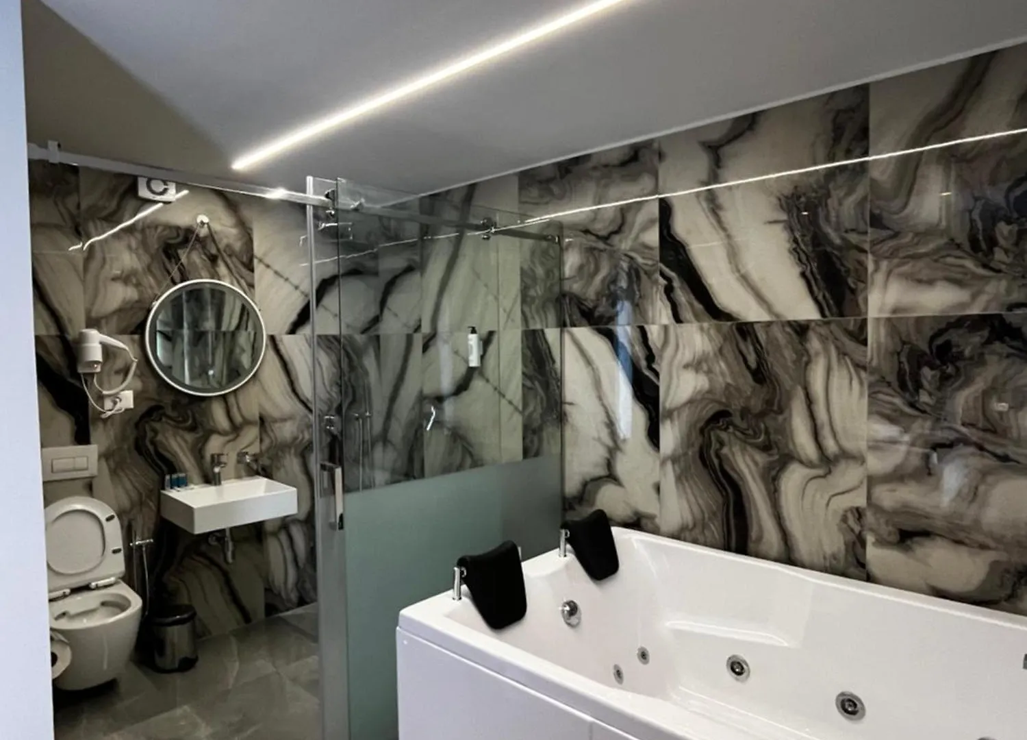 Leodori 3 Suites Shengjin 4*,