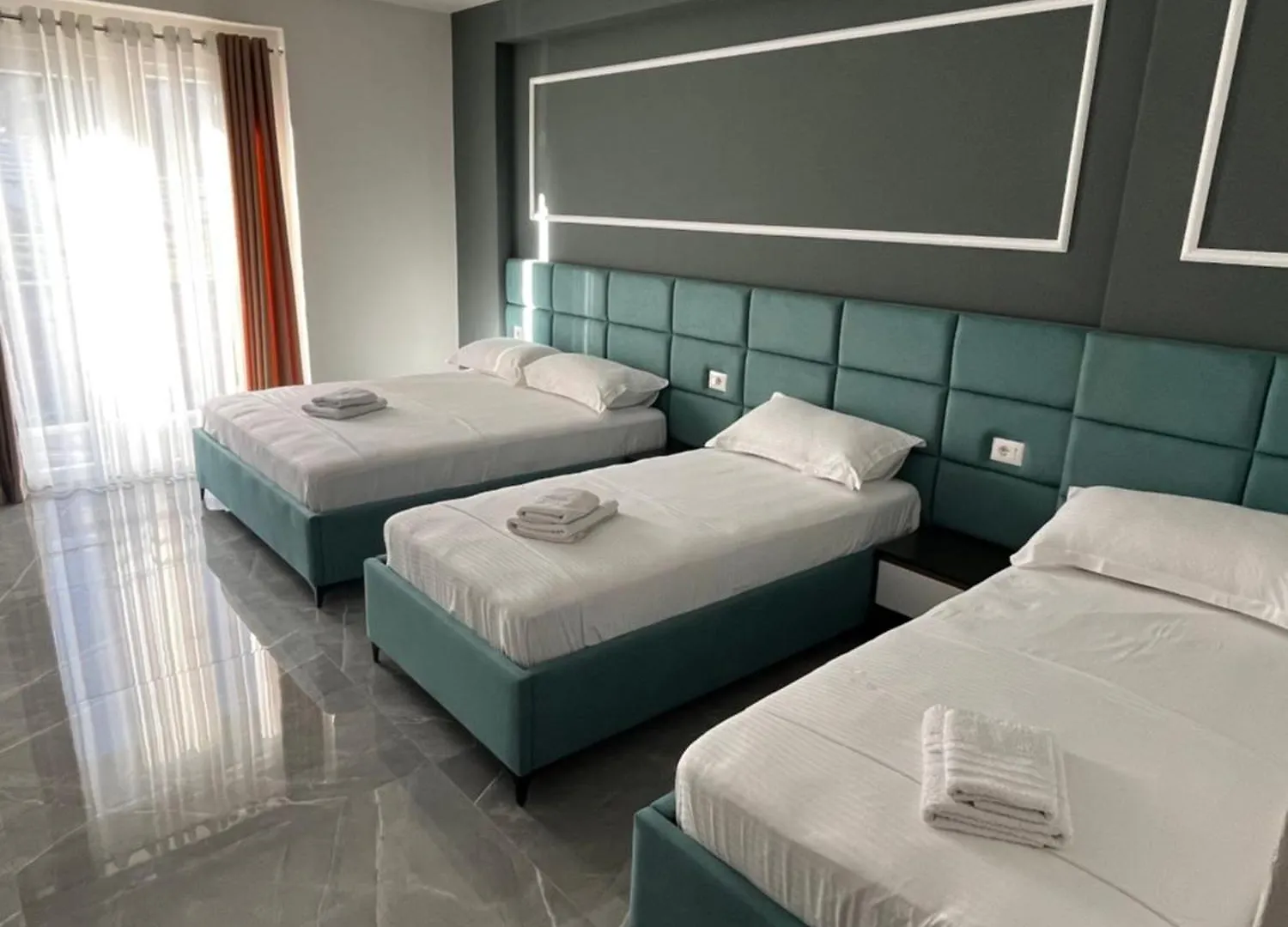 Leodori 3 Suites Shëngjin 4*,