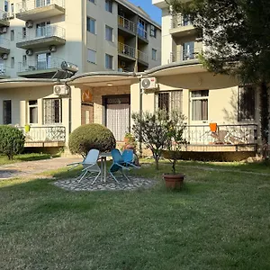 Гостевой дом Guroal House